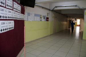 Bursa'da sandıklar sınıflara taşındı paravan kuruldu...