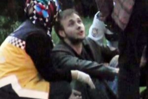 Seyir halindeki ara&ccedil;ta annesini bı&ccedil;akladı