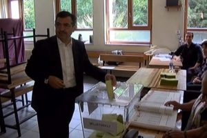 Bakan G&uuml;ll&uuml;ce: "Hayırlı şeyler &ccedil;ıkacak diye tahmin ediyoruz"