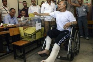 Diyarbakır'daki patlamada yaralananlar oy kullandı