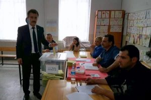 Bursa Yenişehir'de Başkan &Ccedil;elik oyunu kullandı