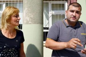 Sandık başında, Atat&uuml;rk rozeti tartışması
