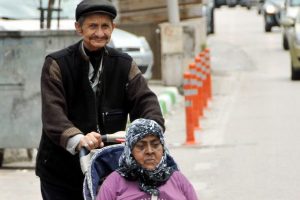 Bursa'da 40 yıllık hayat arkadaşını sandığa b&ouml;yle taşıdı