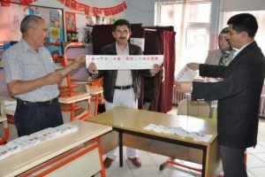 Bakan Yılmaz'ın sandığından hangi parti &ccedil;ıktı?
