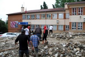 Bursa'da seli g&ouml;r&uuml;nt&uuml;lemeye &ccedil;alışan gazeteci engellendi iddiası