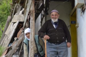 Oy pusulasıyla birlikte n&uuml;fus c&uuml;zdanını da sandığa attı