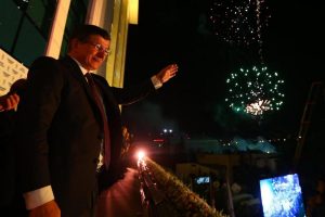 Halk TV Davutoğlu konuşurken penguen belgeseli yayınladı