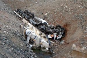 Erzincan'da TIR s&uuml;r&uuml;c&uuml;s&uuml; &ouml;l&uuml;me u&ccedil;tu