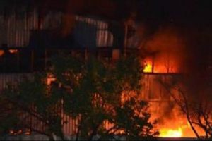 Fabrika deposunda b&uuml;y&uuml;k yangın