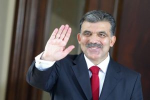 Abdullah G&uuml;l: Panik yapmadan h&uuml;k&uuml;met kurmayı denemek lazım