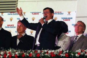 Se&ccedil;im sonu&ccedil;larından sonra Davutoğlu'nu Erdoğan ikna etti