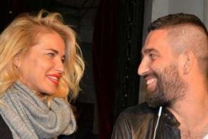 Burcu Esmersoy'un geldiğini duyan Arda Turan ka&ccedil;tı...