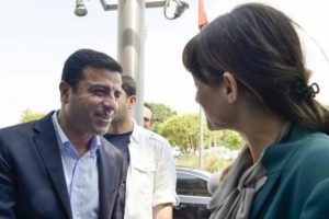 Selahattin Demirtaş ve Şafak Pavey arasında dikkat &ccedil;eken diyalog