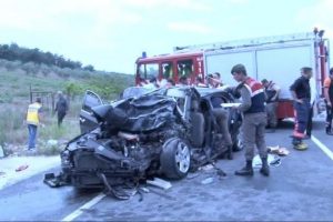 Sakarya'da korkun&ccedil; kaza: 4 &ouml;l&uuml;, 3 yaralı