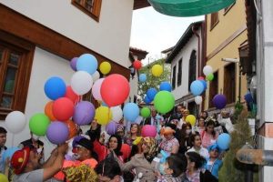 Bursa'da l&ouml;semiyle savaşan minik kahramanlara madalya!