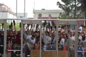 TOFAŞ'taki direnişte iş&ccedil;iler dışarı &ccedil;ıkmadı