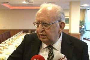 Cindoruk'tan Erdoğan'a 'partinin başına ge&ccedil;' tavsiyesi
