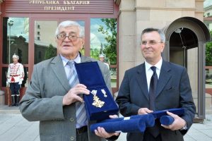 Bulgaristan'da diktat&ouml;r Jivkov karşıtı 3 T&uuml;rk'e devlet nişanı