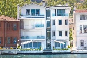 Se&ccedil;im sonrası ilk g&uuml;ndem: Reza Zarrab'ın ka&ccedil;ak yalı katına soru &ouml;nergesi