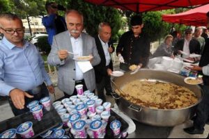 MHP milletvekili Tuna'dan 'Ş&uuml;k&uuml;r pilavı' tepkisi