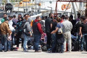 Mersin'de 150 ka&ccedil;ak g&ouml;&ccedil;men yakalandı