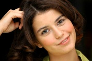 Beren Saat o yorumlara &ccedil;ok kızdı!