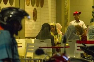 Kadınların gece 11'den sonra 'eğlenmesi' yasak