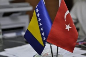 T&uuml;rkiye'den Bosna-Hersek polisine &uuml;niforma yardımı