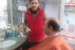 İddiayı kaybeden vekil sa&ccedil;larını kazıttı
