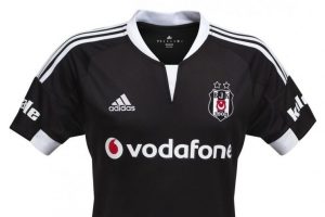Beşiktaş'ın yeni sezon formaları g&ouml;r&uuml;c&uuml;ye &ccedil;ıktı