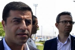 Demirtaş'tan flaş a&ccedil;ıklamalar: Koalisyon cumhurbaşkanlığı &ccedil;atısı altında kurulmaz