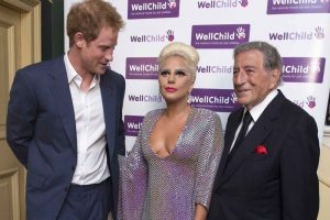 Prens Harry Lady Gaga ile bir araya geldi...