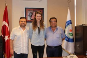 Nil&uuml;fer Belediyespor Meryem'le imzaladı