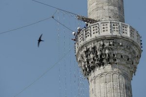 "Camilerin gerdanlığı" mahyalar ramazan i&ccedil;in hazırlanıyor