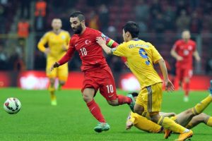Milli takımı Arda Turan sırtladı!