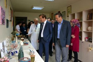 Bursalı hastaların yaptığı el sanatları sergilendi