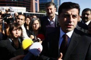 Demirtaş'tan Diyarbakır'da flaş a&ccedil;ıklama!