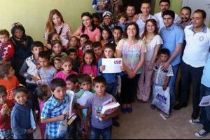 &Ouml;ld&uuml;r&uuml;lme korkusu nedeniyle 50 &ouml;ğrenciye karnelerini &ouml;ğretmenleri g&ouml;t&uuml;rd&uuml;
