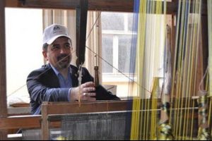 Her yerde kendisine oy veren 10 kişiyi arıyor