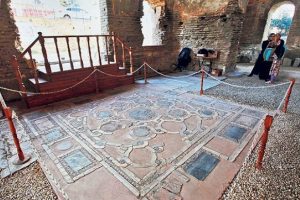 Ayasofya cami olunca ayin i&ccedil;in &ccedil;ay bah&ccedil;esine gittiler