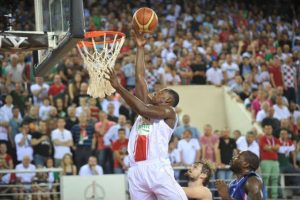 Anadolu Efes, İzmir'den çıkamadı! 