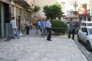 Bursa'da akrabasının iş yerini kurşunladı!