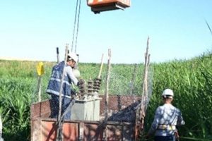 Diyarbakır'da bir tarlada ka&ccedil;ak trafo yakalandı