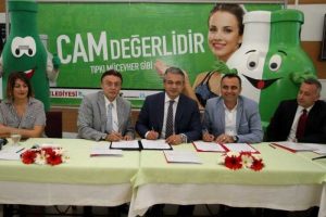 T&uuml;rkiye'de ilk kez camları &ccedil;&ouml;pe atana ceza