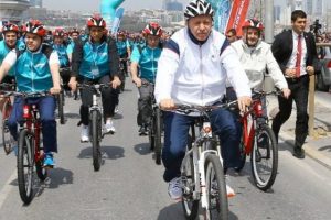 O bisikleti &Ccedil;aykur Rize'ye hediye etti