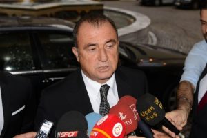 Sel&ccedil;uk İnan'ı mutlu g&uuml;n&uuml;nde yalnız bırakmadılar