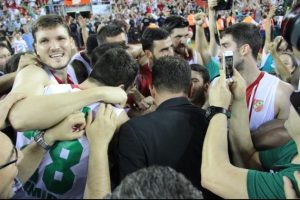 Pınar Karşıyaka Anadolu Efes'i mağlup etti