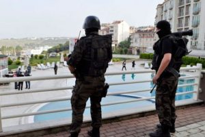 &Ouml;zel harekattan ka&ccedil;tı; havuz başında yakalandı