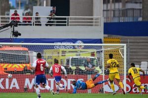 Paraguay Jamaika'ya s&uuml;rpriz şansı tanımadı!