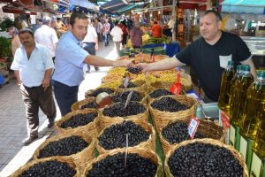 Bursa &ccedil;arşılarında Ramazan bereketi